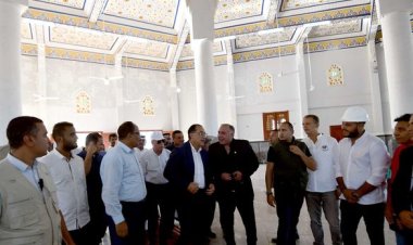 رئيس الوزراء يتفقد مسجدًا وكنيسة يتم إنشاؤهما بنويبع