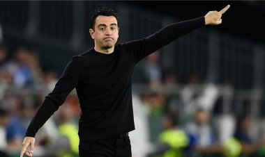رسميًا.. برشلونة يُعلن تمديد عقد تشافي حتى 2025