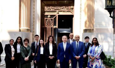 رئيس البورصة يلتقي وزير الخدمات المالية والخزانة بهونج كونج