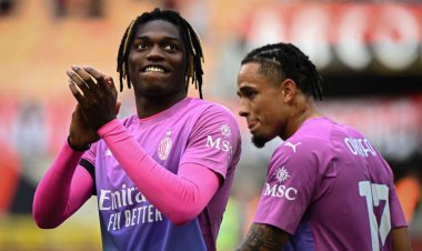 ميلان يعبر فيرونا بهدف لياو ويقاسم إنتر صدارة الدوري الإيطالي