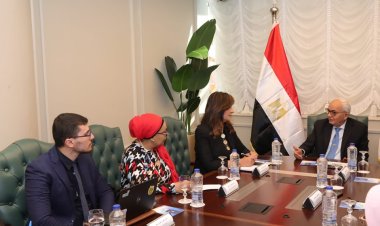 وزير التعليم يستقبل «نبيلة مكرم» لبحث تدريب الأخصائيين الاجتماعيين والنفسيين
