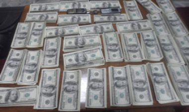 ضبط عاطلين بحوزتهما عملات أجنبية ومحلية للاتجار بالنقد الأجنبى في بني سويف والغربية 