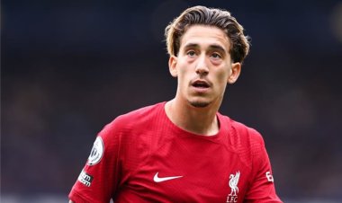 ليفربول يجدد عقد مدافعه الأيسر لمدة طويلة