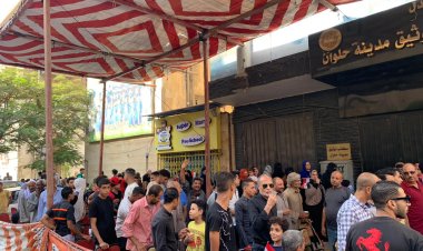 «الانتخابات الرئاسية».. مئات المواطنين أمام الشهر العقاري في التجمع الأول وحلوان