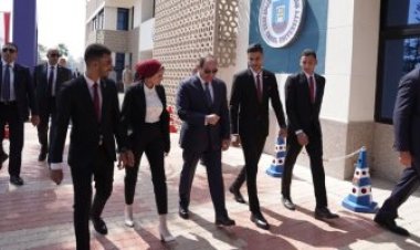 «في جامعة قناة السويس».. الرئيس السيسي يلتقي بممثلي اتحادات طلاب شباب الجامعات
