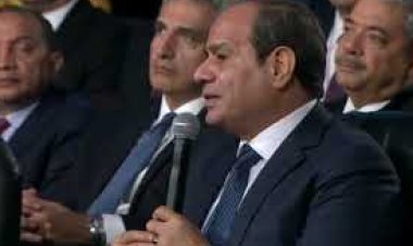 الرئيس السيسي بجلسة بناء الإنسان: بنضيع وقت كتير مع التليفون المحمول وفي السهر.. محتاجين إلتزام وانضباط