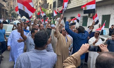 توافد مئات المواطنين أمام مقرات الشهر العقاري  بالجيزة لعمل توكيلات لمرشحى الرئاسية