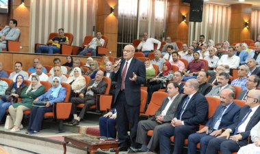 محافظ الدقهلية يعقد اجتماعاً موسعاً بقيادات مديرية التربية والتعليم مديري الإدارات