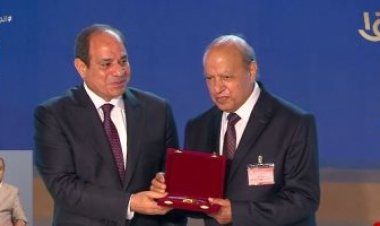 الرئيس السيسي يكرم عددًا من العلماء والأئمة خلال احتفالية المولد النبوي