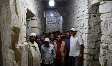 الكشف عن مجموعة من المخازن داخل هرم ساحورع بأبو صير والتصميم الأصلي للغرفة الأمامية لحجرة الدفن