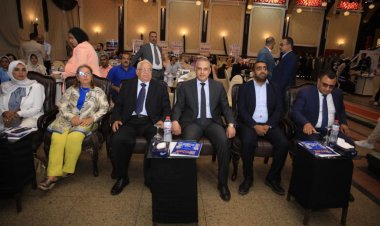 محافظ سوهاج ورئيس مجلس أمناء "صناع الحياة" يشهدان حفل ختام  مشروع حاضنة الابتكار الاجتماعي