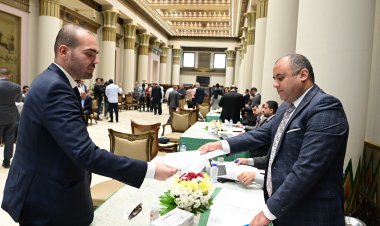 «برلماني» يطالب السيسي بإعلان الترشح للرئاسة يوم 6 أكتوبر من أمام قبر «السادات»