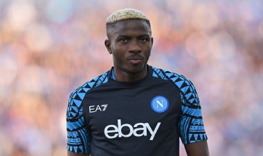 فيكتور أوسيمين يهدد نابولي بعد السخرية منه على «تيك توك»