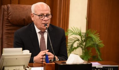 البدء  فى حفر وصب القواعد لتركيب محدد الارتفاع فى مدخل الحزام الآمن طريق بورسعيد المطرية