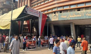 حشود من المواطنين لتحرير توكيلات المرشحين في انتخابات الرئاسة بالقليوبية (صور)