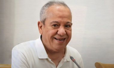 محمد محمود: «اشتغلت مدرس لغة إنجليزية قبل الفن وضحيت بمهنتي بسبب التمثيل»