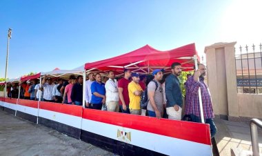 مئات المواطنيين بالرحاب ومدينتى وأرض الجولف يحررون توكيلات لمرشحي الانتخابات الرئاسية (صور)
