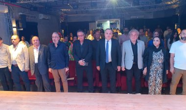 تامر عبد المنعم يسلم جوائز الملتقى الخامس لأفلام المحاولة