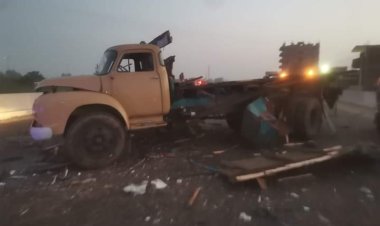 مصرع ٣ أشخاص وإصابة ٢٣ آخرين في حادث تصادم ميني باص بسيارة نقل بالقليوبية