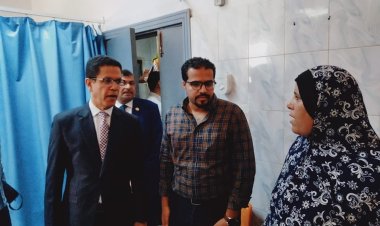 «الجيزاوى» يتفقد مصابى حادث طريق الرياح التوفيقى ببنها بالمستشفى الجامعى