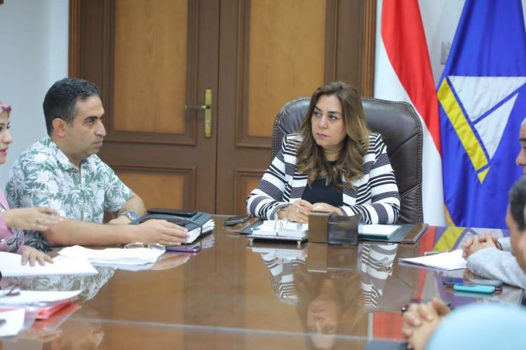 محافظ دمياط تناقش عدد من الملفات الخاصة بمنطقة الامتداد العمرانى بمدينة رأس البر