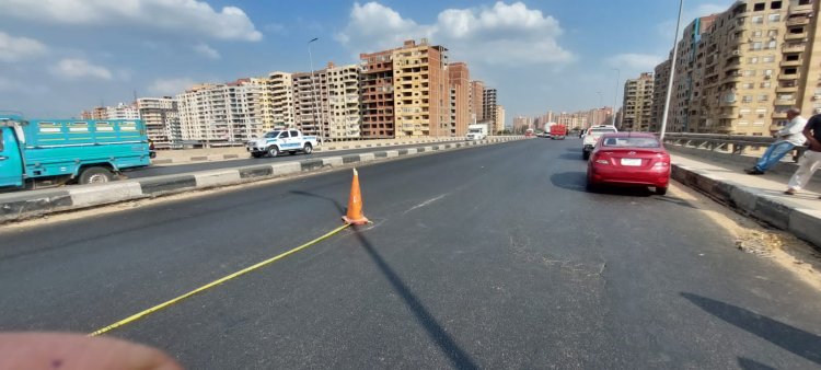 هبوط أرضى أعلى كوبرى بنها  وتحويلات مرورية لحين الإصلاحات