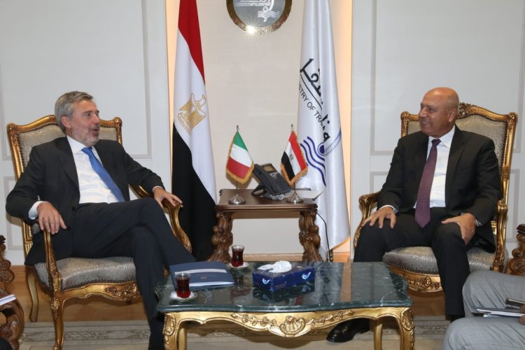 وزير النقل يبحث مع السفير الايطالي مستجدات تسيير خط رورو لنقل الحاصلات الزراعية سريعة التلف