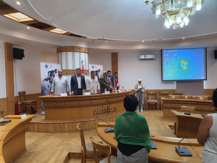 «لن ننساكم».. دقيقة حداد تخليدًا لذكرى شهداء بني سويف ضمن فعاليات المسرح التجريبي