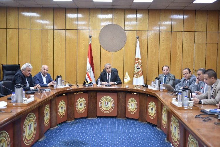 وزير العمل يشهد نجاح مفاوضة جماعية تُحقق مُكتسبات  لـ"طرفي العملية الإنتاجية" في "إفكو مصر" ..