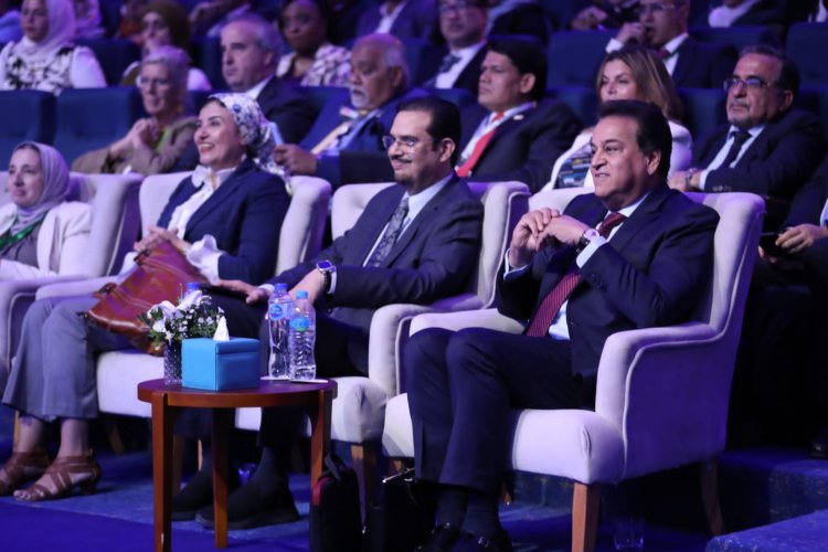 وزير الصحة يشهد جلسة بعنوان «الدبلوماسية الصحية في كل الأوقات»