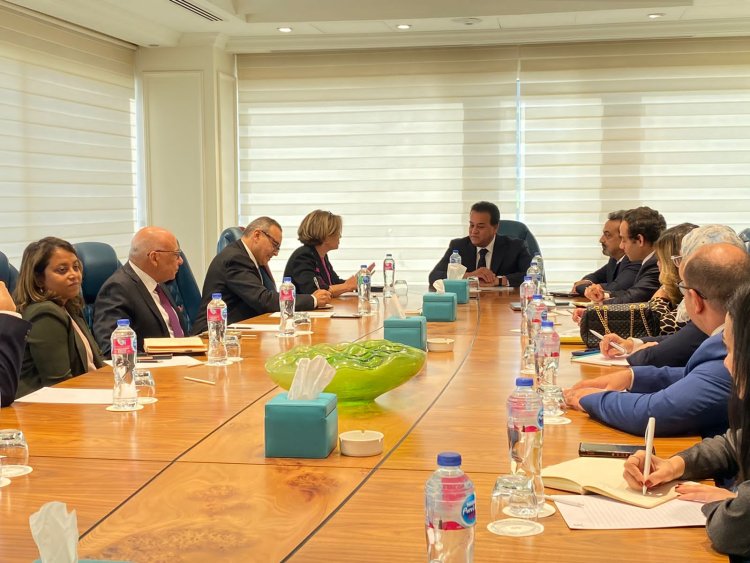 «بسبب قوائم الانتظار».. وزير الصحة يستقبل المدير الإقليمي للتنمية البشرية في منطقة الشرق الأوسط 