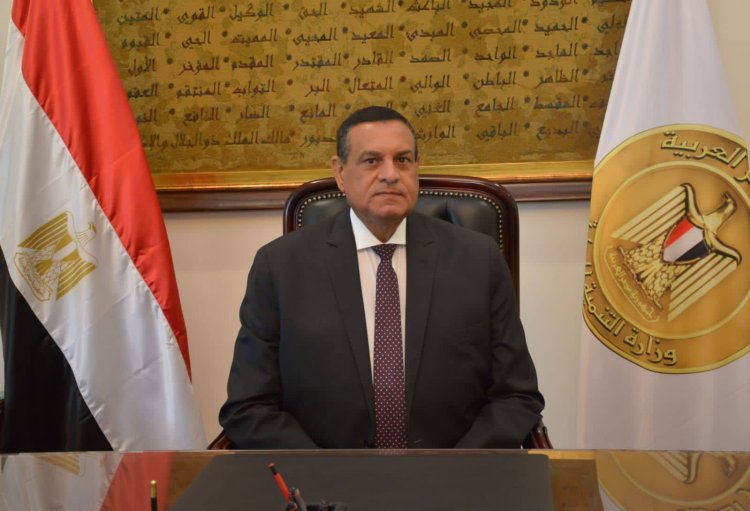 وزير التنمية يتلقى تقريراً عن جهود المحافظات في تنفيذ مبادرة «100 مليون شجرة»