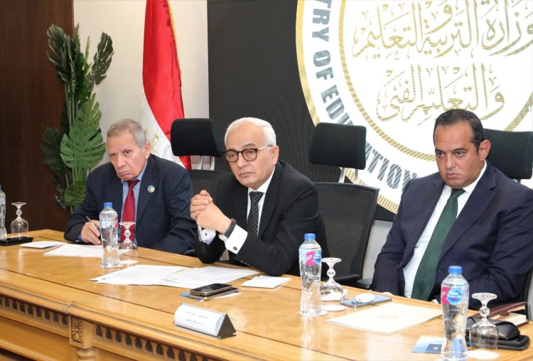 وزير التربية والتعليم يستعرض الاستعدادات النهائية للعام الدراسي الجديد 2023/ 2024