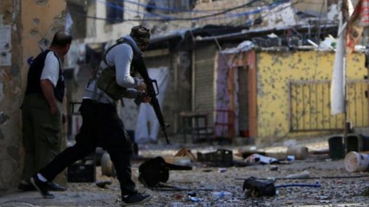 اشتباكات عنيفة في مخيم «عين الحلوة» للاجئين الفلسطينيين بلبنان