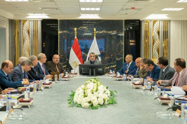وزير الإنتاج الحربي يوجّه بتطبيق مباديء الحوكمة بكافة القطاعات