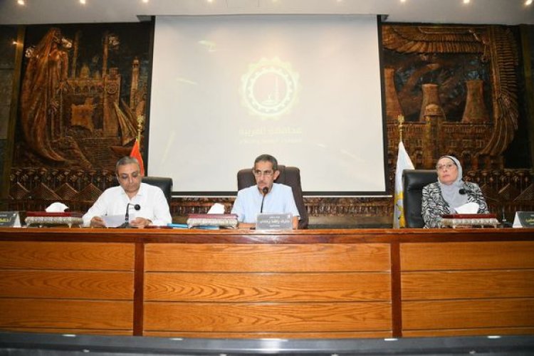 محافظ الغربية يناقش موقف مشروعات المرحلة الثانية لـ«حياة كريمة»