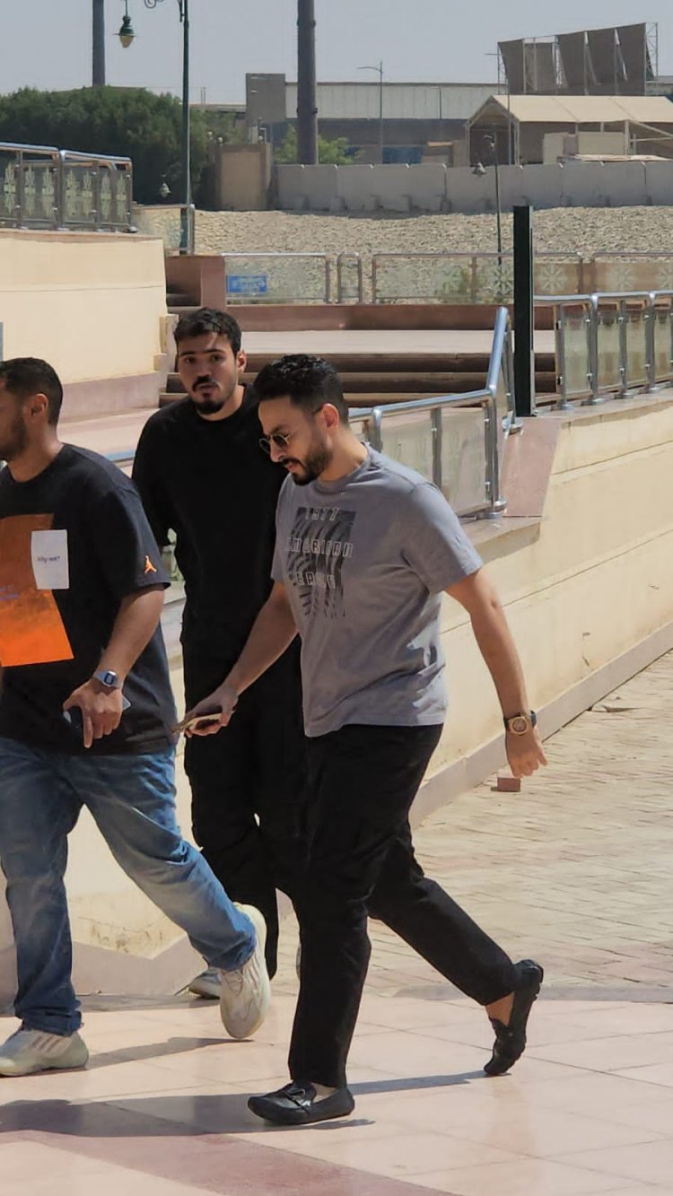 «أشرف زكي وحمادة هلال وخالد يوسف».. توافد نجوم الفن على جنازة أشرف مصيلحي