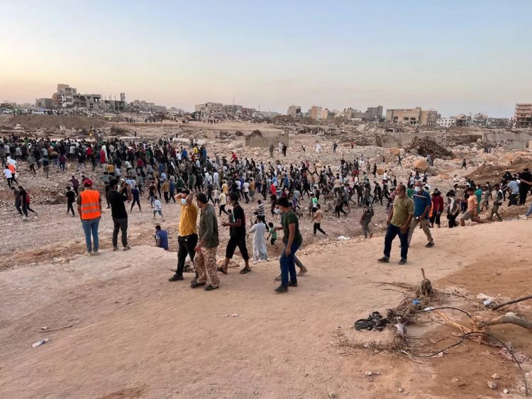 صور.. مظاهرات حاشدة في درنة للمطالبة بمحاربة الفساد وإعادة هيكلة البلدية