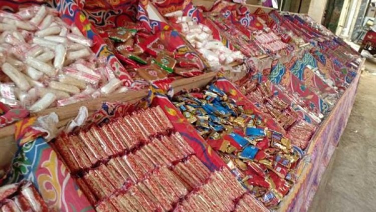 ضبط كميات من "حلاوة المولد" مجهولة المصدر بمصنع دون ترخيص في القاهرة