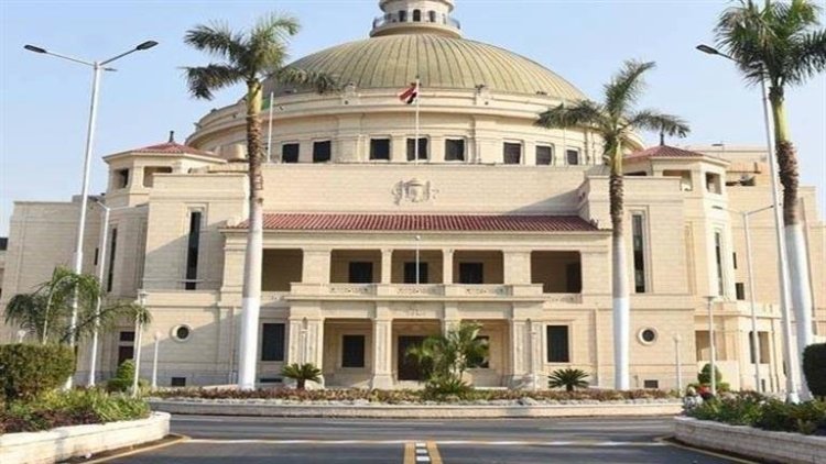 موعد بدء الدراسة في الجامعات 2023- 2024