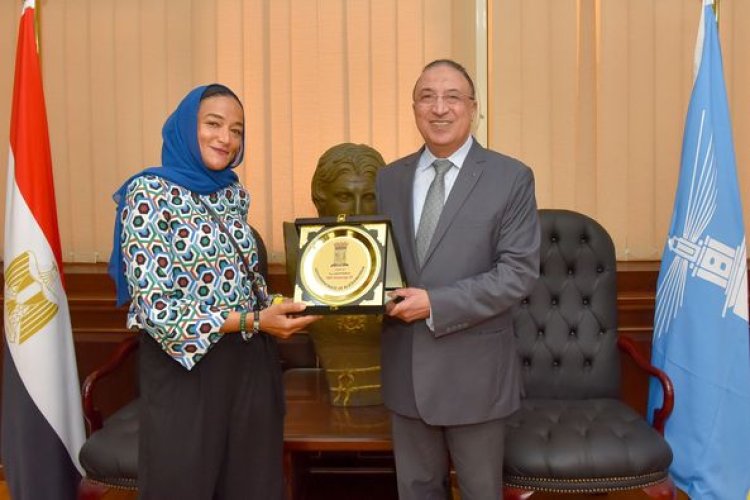 محافظ الإسكندرية يكرّم «منال رستم» أول مصرية تصعد قمة جبال إيفرست
