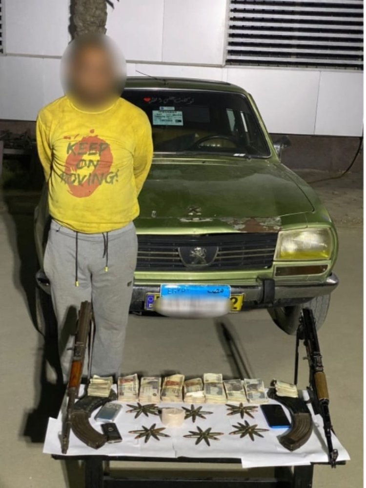 القبض على تاجر مخدرات بحوزته هيروين وبندقيتين بالإسماعيلية 