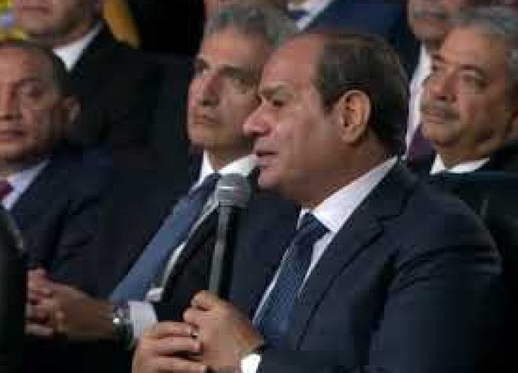 الرئيس السيسي بجلسة بناء الإنسان: بنضيع وقت كتير مع التليفون المحمول وفي السهر.. محتاجين إلتزام وانضباط