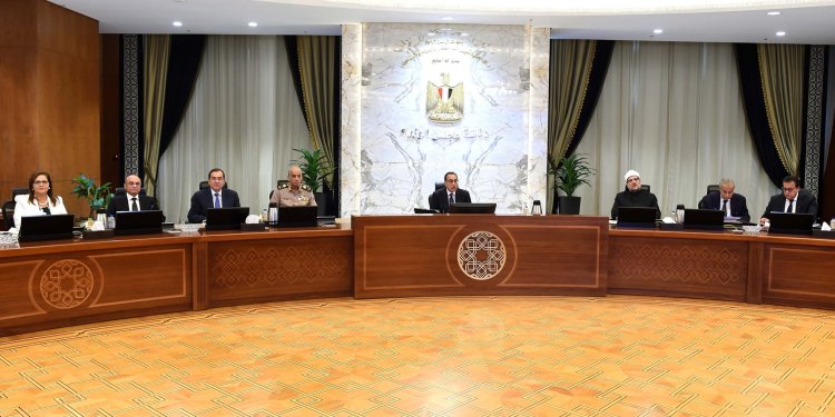 رئيس الوزراء يؤكد اهتمام القيادة السياسية بملفات التعليم والثقافة ومجالات رفع وعي المواطن