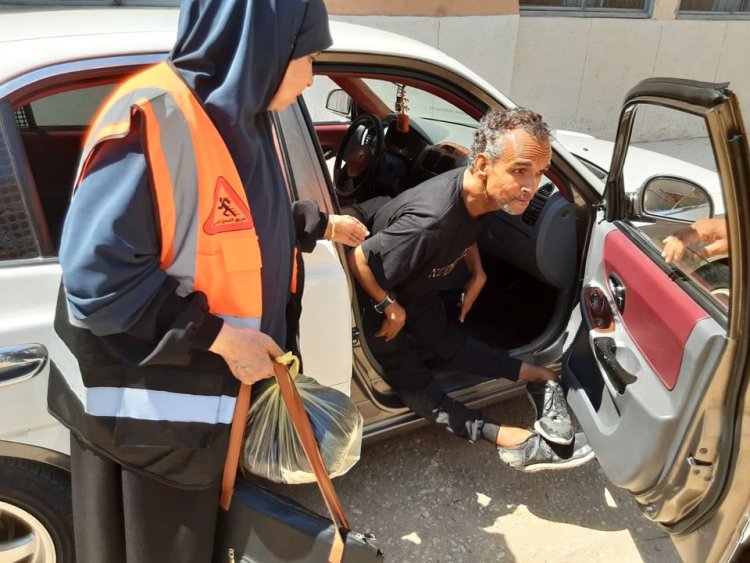 محافظ أسيوط: تقديم المساعدة لشخصين بلا مأوى وإيداعهما بدار رعاية اجتماعية