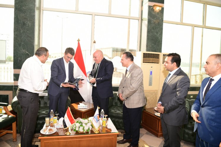 محافظ قنا: برنامج التنمية المحلية أحدث طفرة كبيرة بالمحافظة