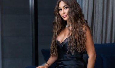 إليسا بفستان أسود مجسم.. ومعلقون: «ده قميص نوم»