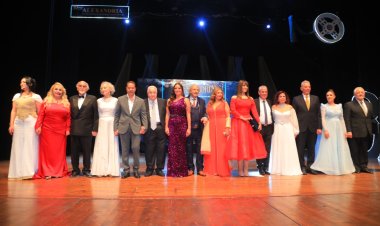 بالصور.. تكريمات النجوم في حفل افتتاح الدورة 39 من مهرجان الإسكندرية السينمائي