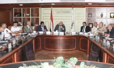 محافظ بني سويف يناقش  مستجدات الموقف المالي والتنفيذي  للمشروعات