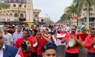 بـ «الطبل والأعلام».. مسيرة حاشدة في بورسعيد لدعم السيسي خلال الانتخابات (صور)